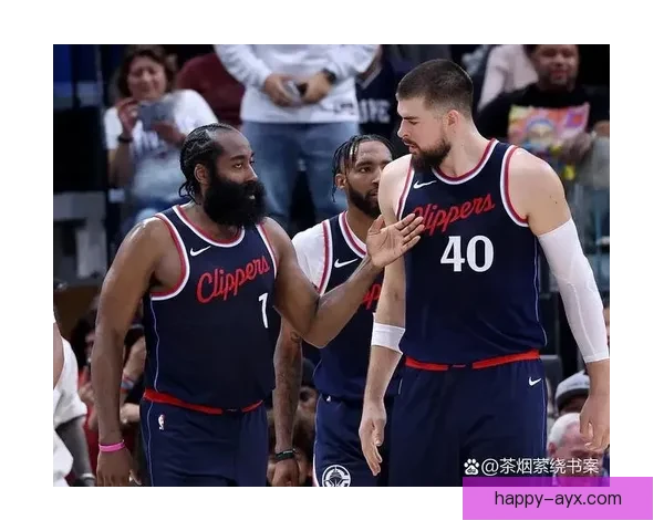 快船最新赛季阵容调整引发球迷热议球队未来走势成焦点