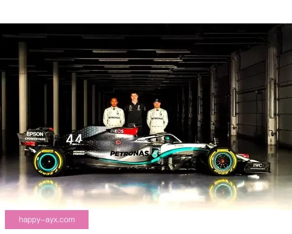 F1最新动态解析：车队策略变动与赛季排名影响深度解读